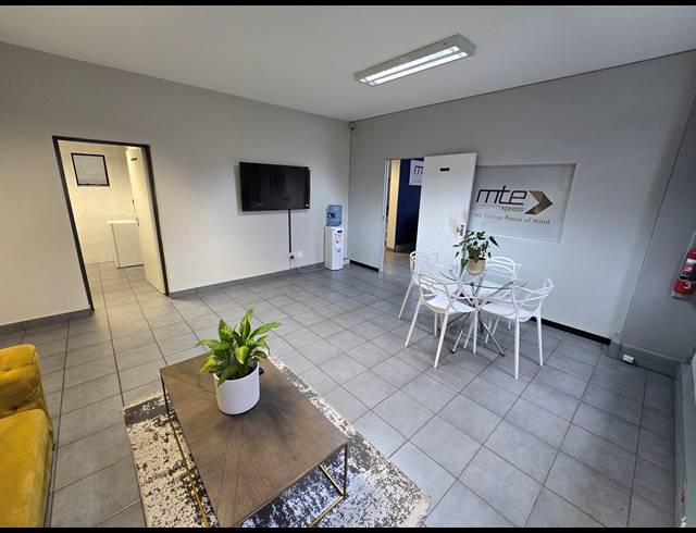 1,050M² WAREHOUSE TO LET IN TUNNEY